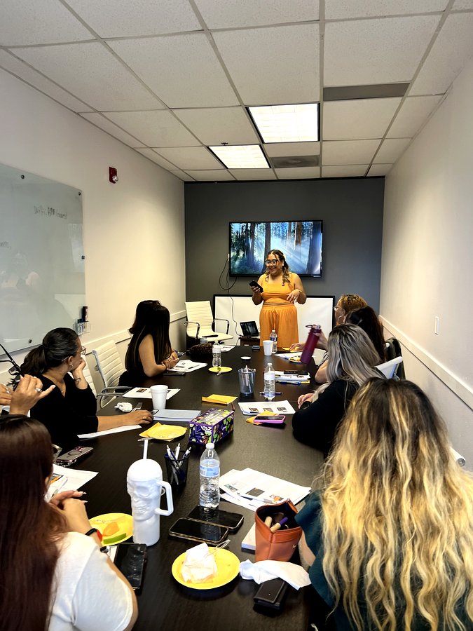 Participantes del taller con sus certificados
